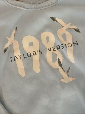 1989 Taylor’s Version - Blue Graphic oversized Sweatshirt-size small